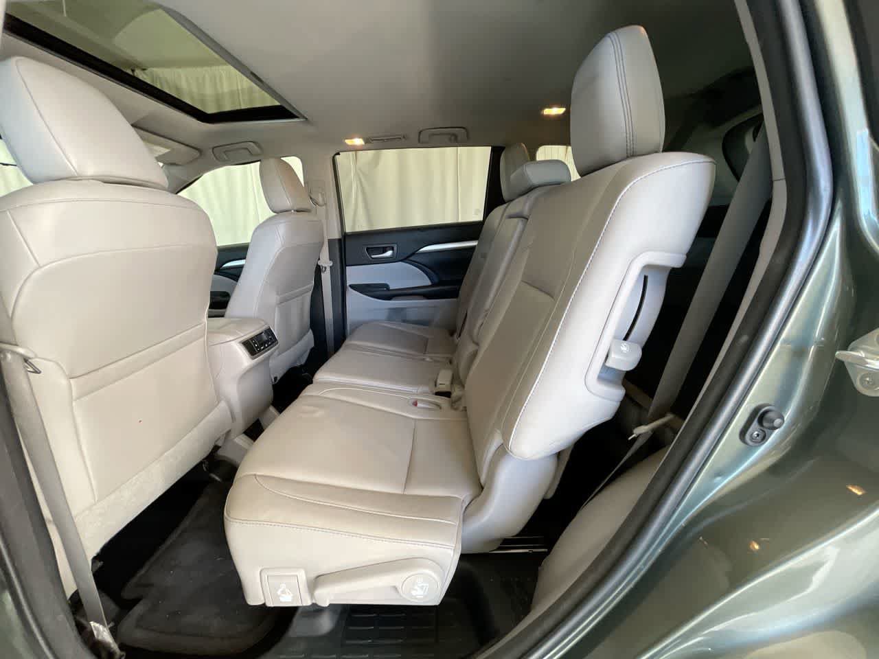 Used 2018 Toyota Highlander XLE AWD/4WD image 23
