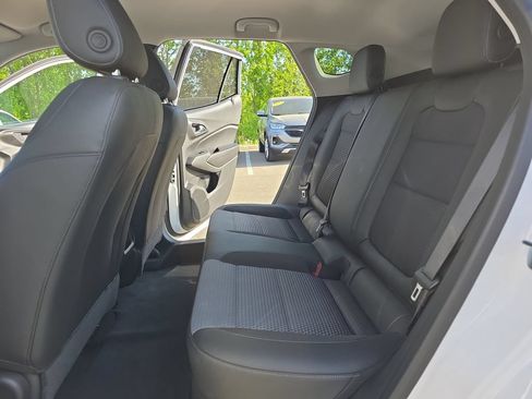 Used 2024 Chevrolet Trax LT FWD image 14