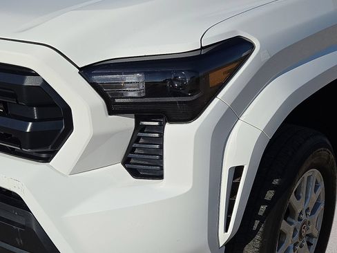 Used 2025 Toyota Tacoma SR AWD/4WD image 9
