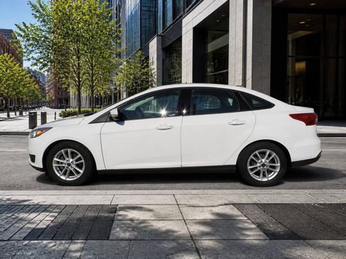 Used 2016 Ford Focus SE FWD image 1
