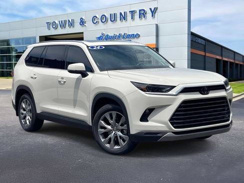 Used 2024 Toyota Grand Highlander FWD image 1
