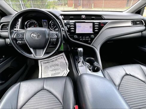 Used 2019 Toyota Camry SE FWD image 14