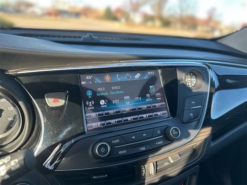 Used 2020 Buick Envision Essence image 12