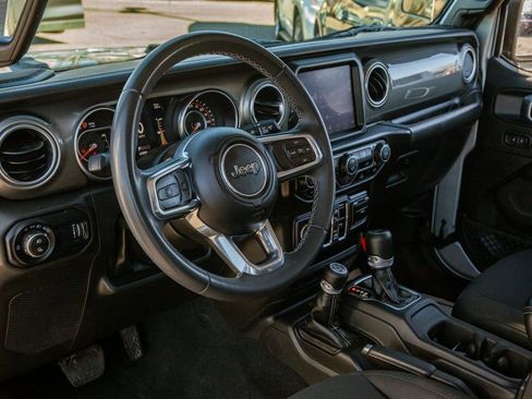 Used 2023 Jeep Gladiator Overland image 10