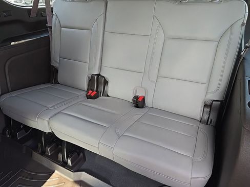 Used 2022 Chevrolet Suburban LT w/ Luxury Package image 31