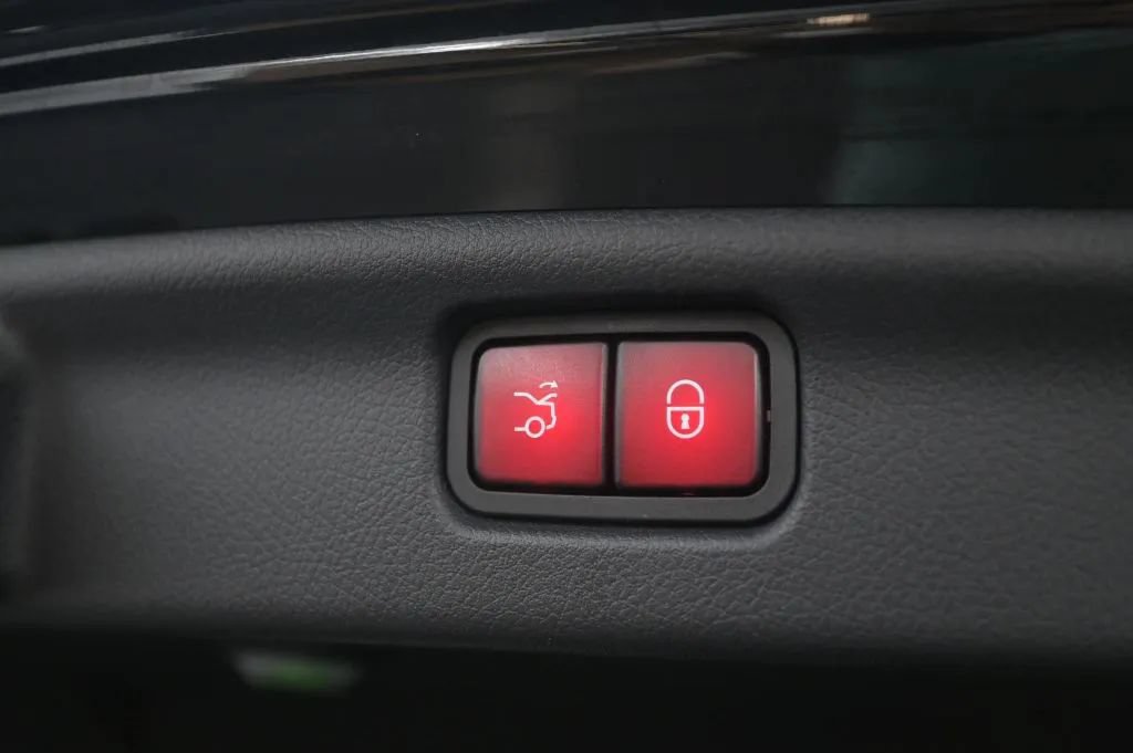 Used 2023 Mercedes-Benz C 43 AMG 4MATIC Sedan image 50