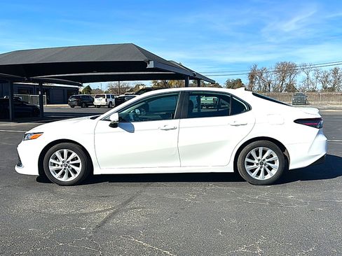 Used 2024 Toyota Camry LE image 5