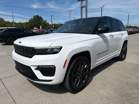 Used 2025 Jeep Grand Cherokee Summit AWD/4WD image 3