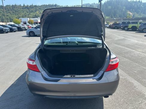 Used 2017 Toyota Camry XSE w/ Moonroof Package FWD image 11