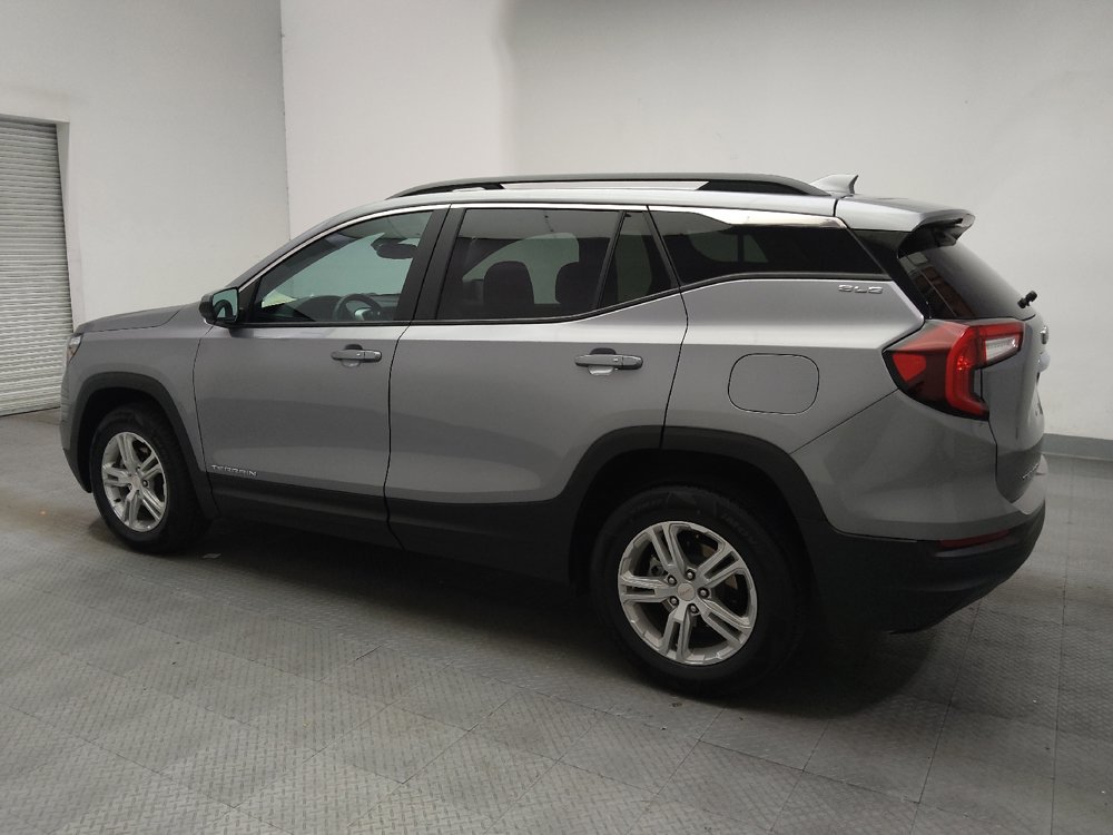 Used 2024 GMC Terrain SLE w/ Driver Convenience Package AWD/4WD image 3