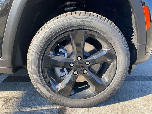 New 2025 Jeep Grand Cherokee L Limited w/ Black Appearance Package image 9