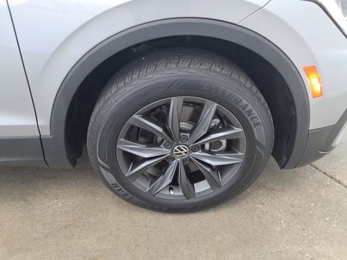 Certified 2022 Volkswagen Tiguan SE image 24
