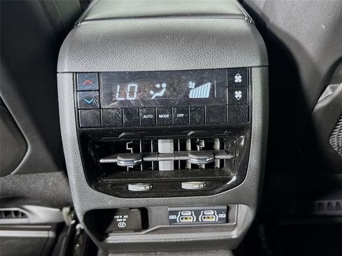 Used 2024 Jeep Grand Cherokee L Altitude AWD/4WD image 25