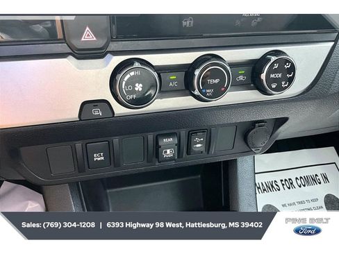 Used 2018 Toyota Tacoma SR5 RWD image 24