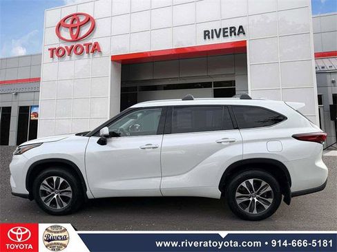 Certified 2022 Toyota Highlander XLE image 8
