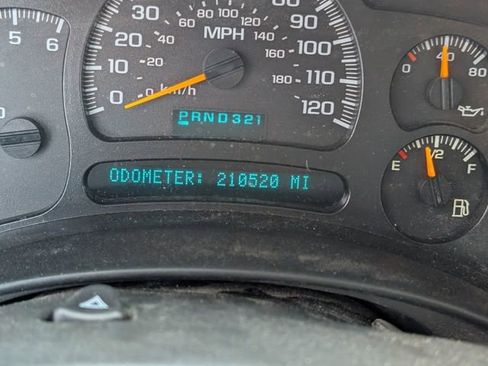 Used 2005 GMC Sierra 2500 SLE w/ Skid Plate Package image 9