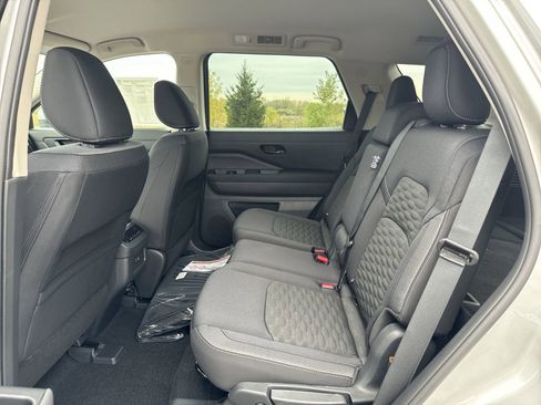 New 2025 Nissan Pathfinder SV w/ Black Appearance Package image 21