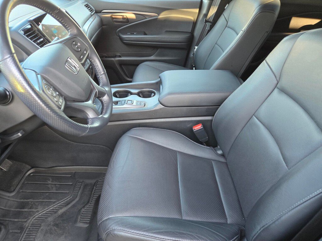 Certified 2025 Honda Passport EX-L image 11