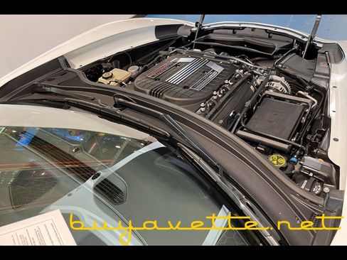 Used 2015 Chevrolet Corvette Z06 w/ 3LZ Preferred Equipment Group RWD image 28
