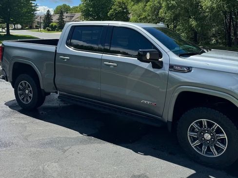 Used 2024 GMC Sierra 1500 AT4 w/ Technology Package image 5