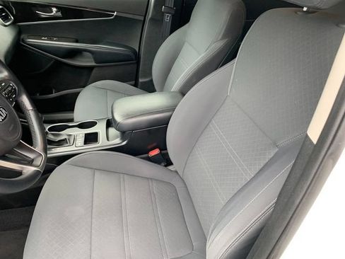Used 2017 Kia Sorento AWD w/ LX Convenience Package image 16