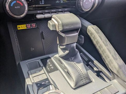 Certified 2024 Toyota Tacoma SR5 AWD/4WD image 11