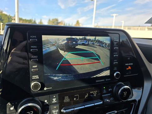 Certified 2022 Toyota Highlander XLE image 30