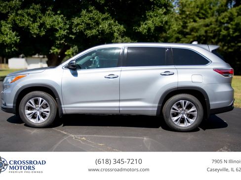 Used 2016 Toyota Highlander Plus AWD/4WD image 2