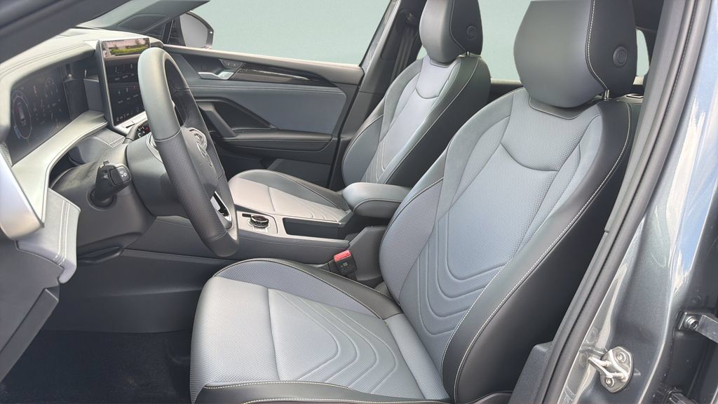 New 2026 Volkswagen Tiguan SE R-Line FWD image 29