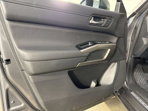 Certified 2025 Nissan Pathfinder Platinum w/ Cargo Package AWD/4WD image 23