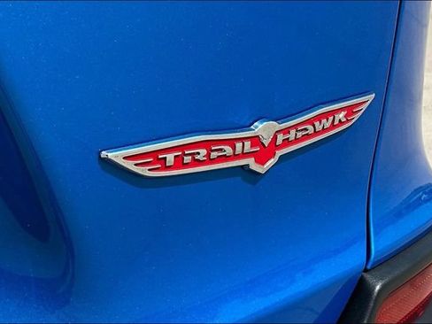 Used 2020 Jeep Cherokee Trailhawk w/ Cold Weather Group AWD/4WD image 24