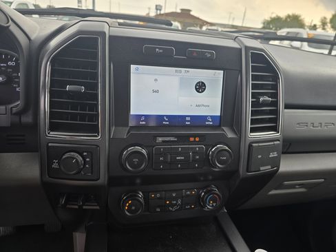 Used 2022 Ford F250 XLT w/ Black Appearance Package image 13