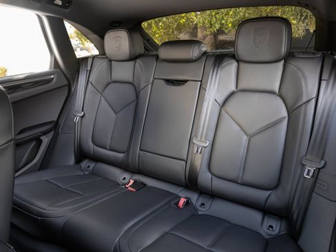 Certified 2026 Porsche Macan AWD/4WD image 29