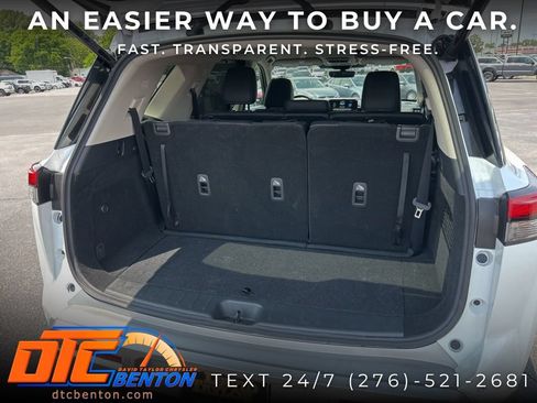 Used 2025 Nissan Pathfinder SL AWD/4WD image 14