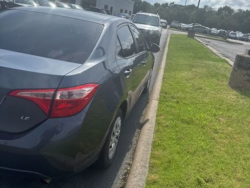 Used 2018 Toyota Corolla LE FWD image 10