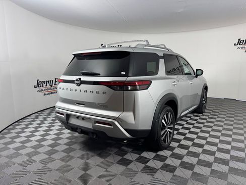 Used 2024 Nissan Pathfinder Platinum image 9
