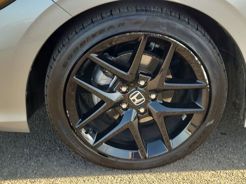 Used 2025 Honda Civic Sport image 16