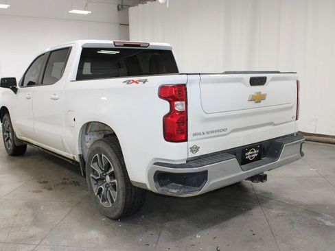 Used 2023 Chevrolet Silverado 1500 LT AWD/4WD image 7
