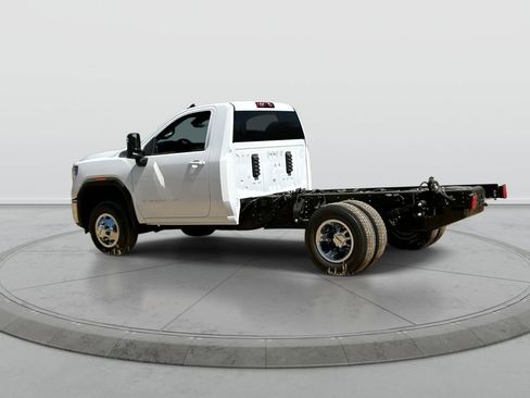 New 2026 GMC Sierra 3500 SLE w/ SLE Convenience Package RWD image 6