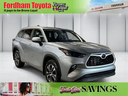 Used 2025 Toyota Highlander XLE image 1