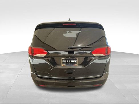 Used 2020 Chrysler Pacifica Touring w/ S Appearance Package FWD image 7