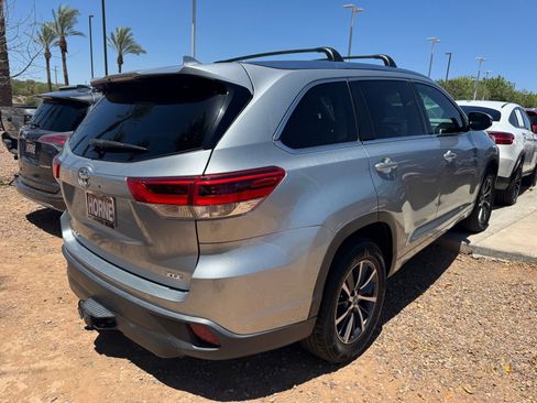 Used 2018 Toyota Highlander XLE w/ Carpet Mat Package (TMS) FWD image 4
