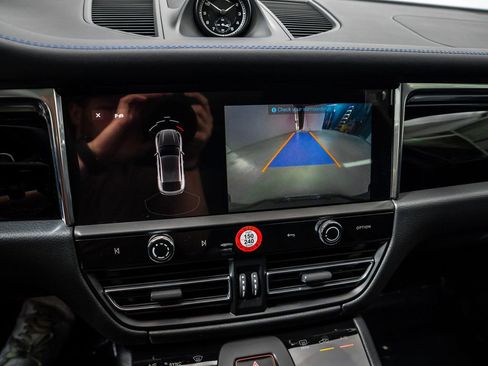 New 2026 Porsche Macan image 18