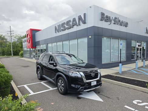 Certified 2023 Nissan Pathfinder SL AWD/4WD image 2