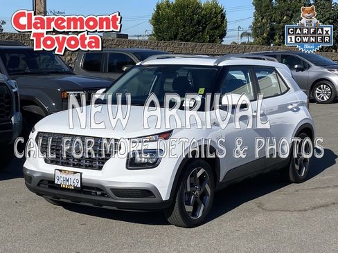 Used 2023 Hyundai Venue SEL FWD image 1