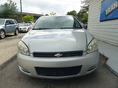Used 2011 Chevrolet Impala LS FWD image 3