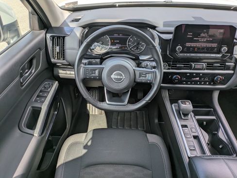 Certified 2024 Nissan Pathfinder SV FWD image 17