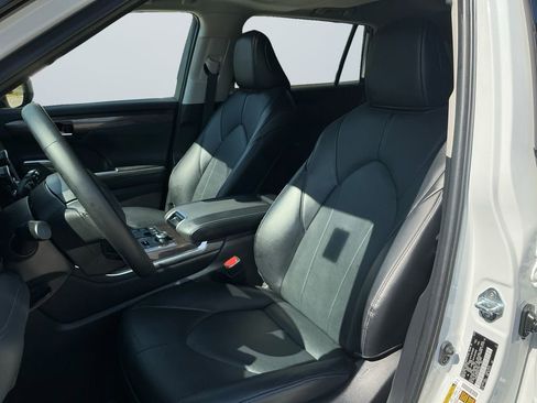 Used 2024 Toyota Highlander Limited AWD/4WD image 11