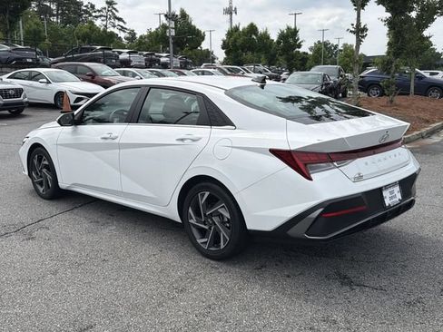 Certified 2025 Hyundai Elantra SEL FWD image 5