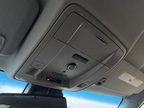 Used 2016 GMC Yukon XL SLE w/ Convenience Package image 19